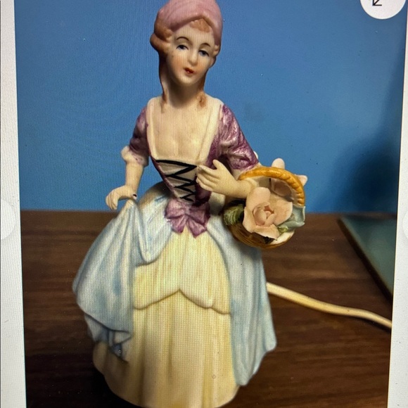 Vintage Ceramic Lady with Roses Night Light 6” WORKS electric - Picture 3 of 9